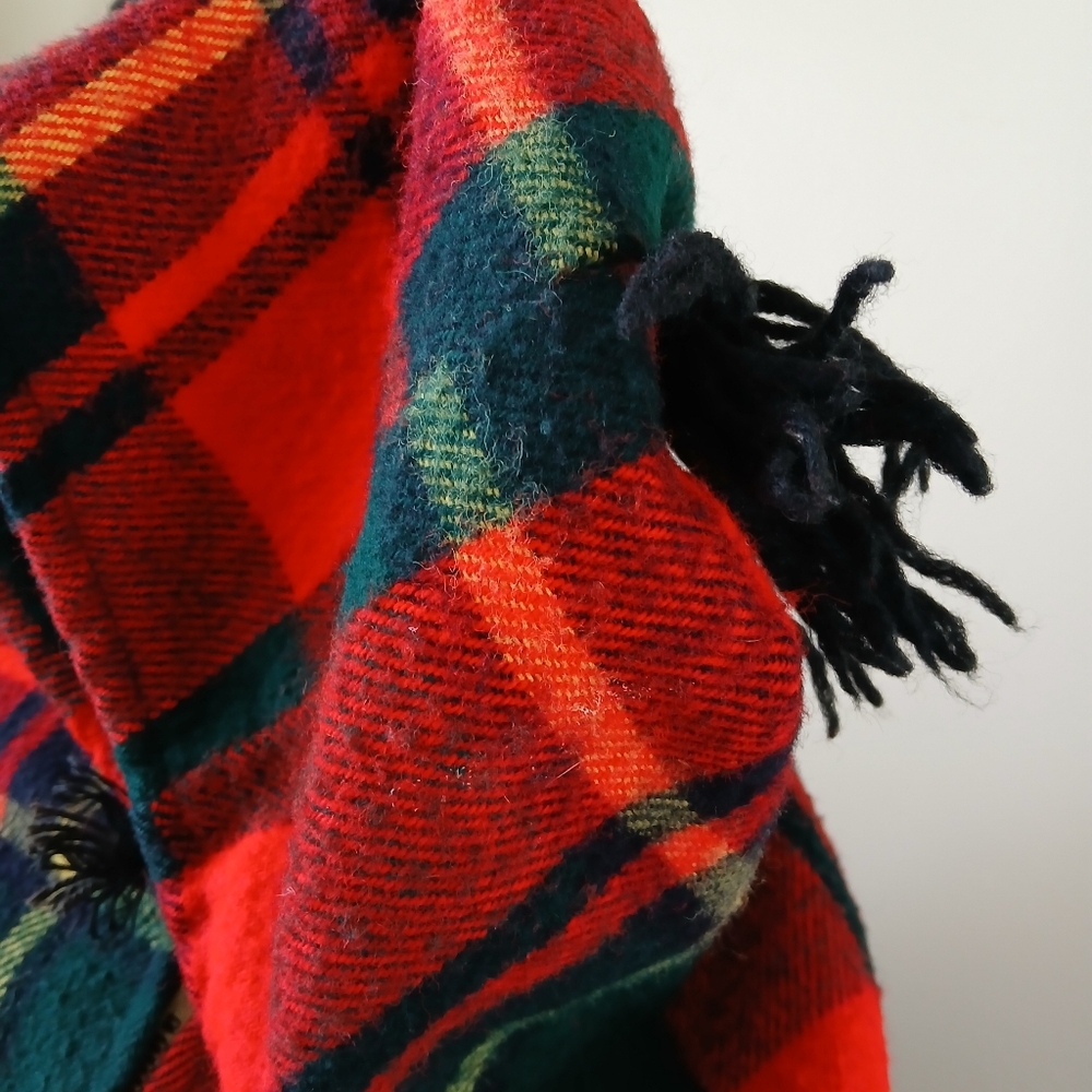 Vtg Country Place Red and Green Plaid Hooded Poncho - Picture 7 of 9